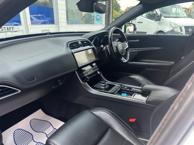 2025 Jaguar Xe