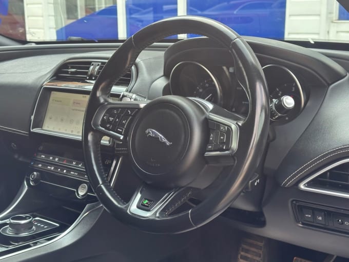 2025 Jaguar Xe