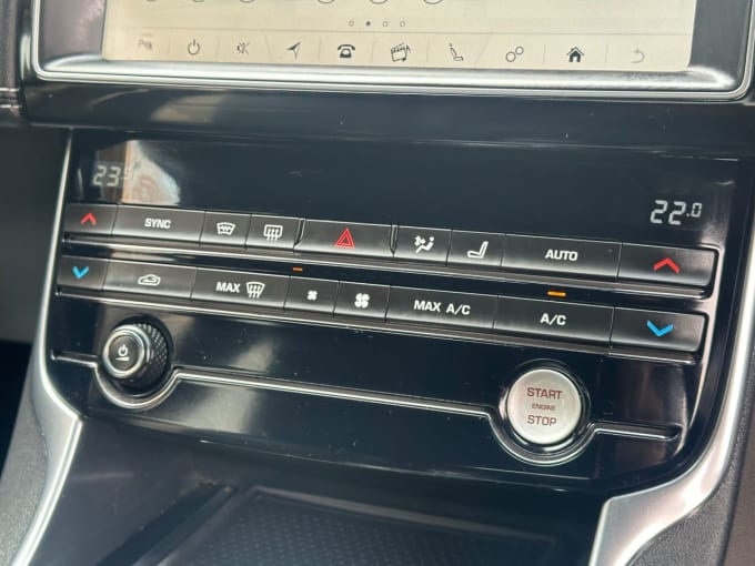 2025 Jaguar Xe