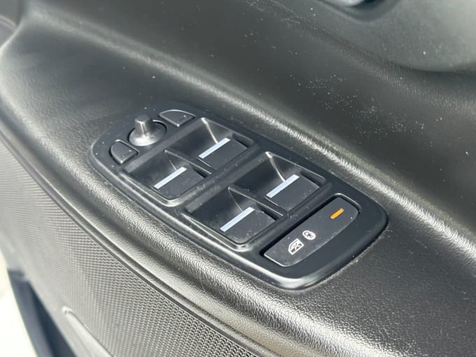 2025 Jaguar Xe
