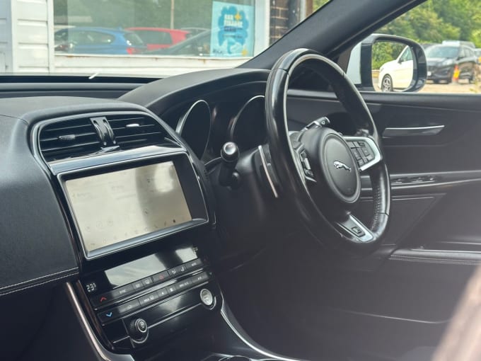 2025 Jaguar Xe
