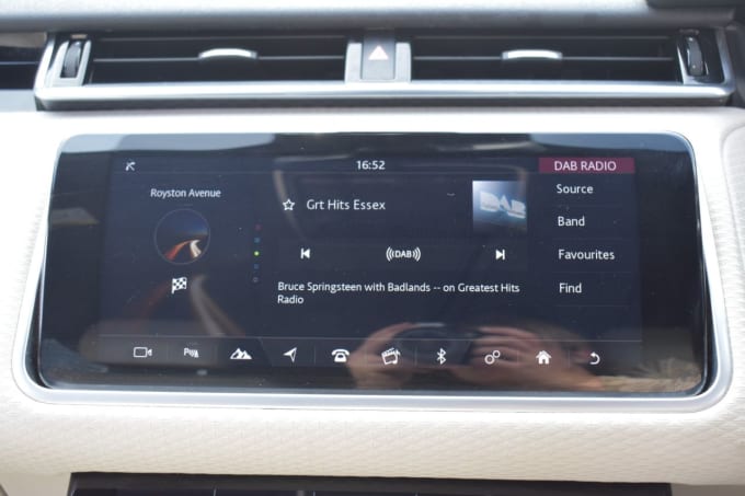 2025 Land Rover Range Rover Velar