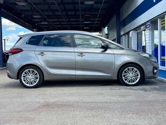 2025 Kia Carens