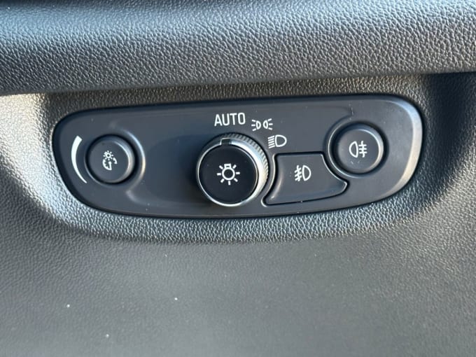 2025 Vauxhall Insignia