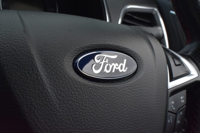 2025 Ford S-max