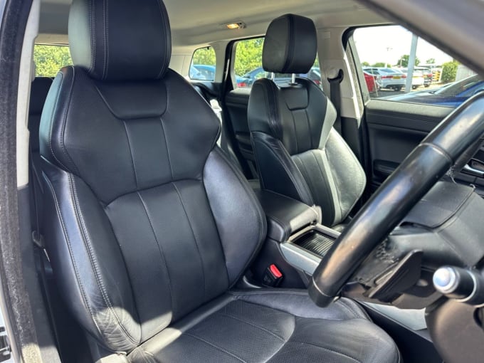 2025 Land Rover Range Rover Evoque