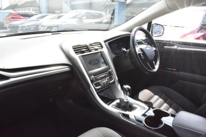 2025 Ford Mondeo