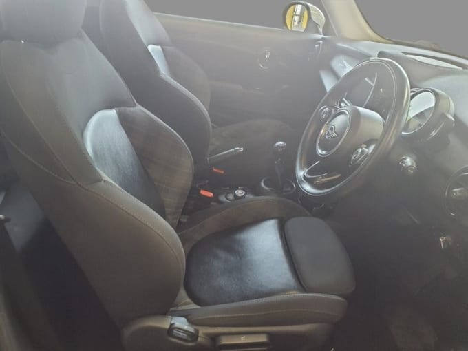 2025 Mini Hatch