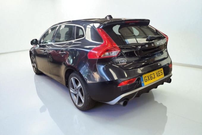 2025 Volvo V40