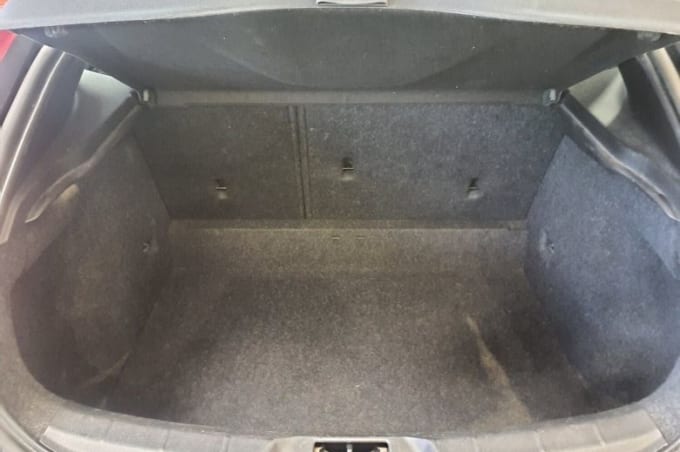 2025 Volvo V40