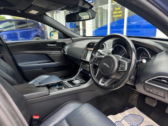 2025 Jaguar Xe