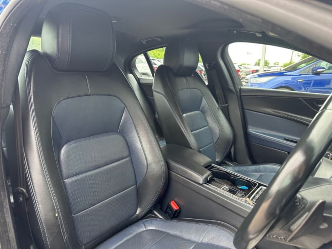 2025 Jaguar Xe