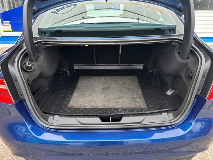 2025 Jaguar Xe