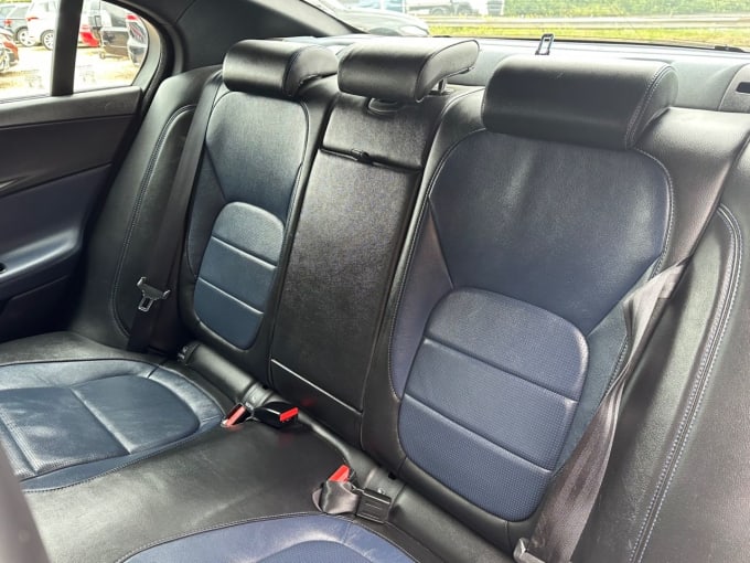 2025 Jaguar Xe
