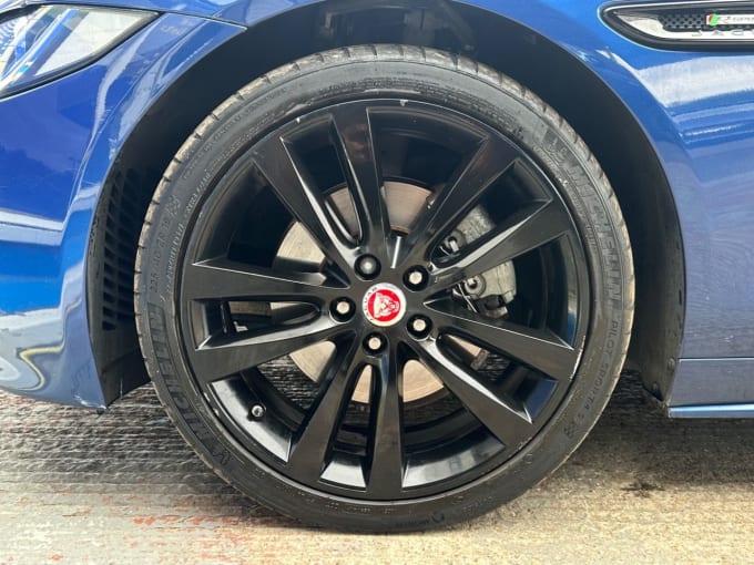 2025 Jaguar Xe