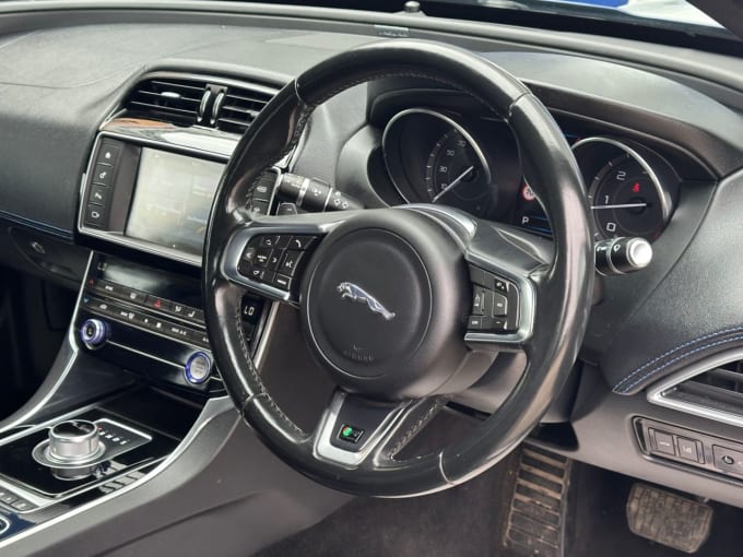 2025 Jaguar Xe