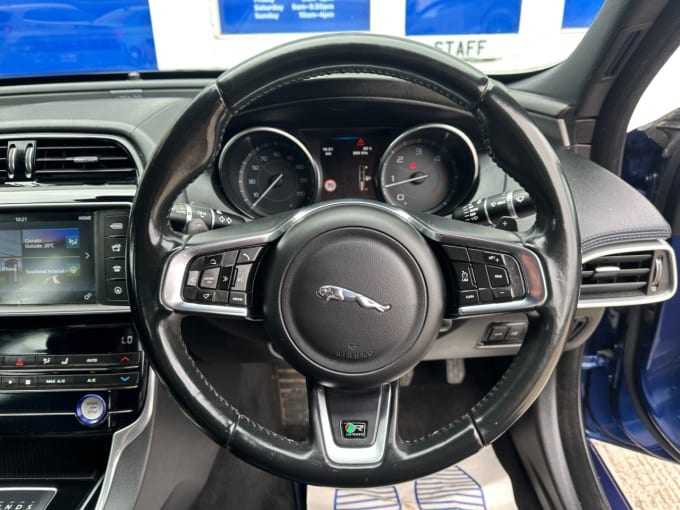 2025 Jaguar Xe