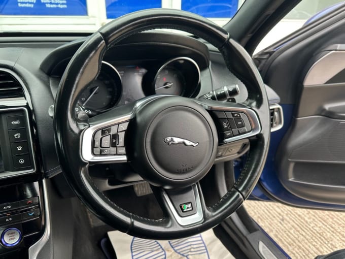 2025 Jaguar Xe