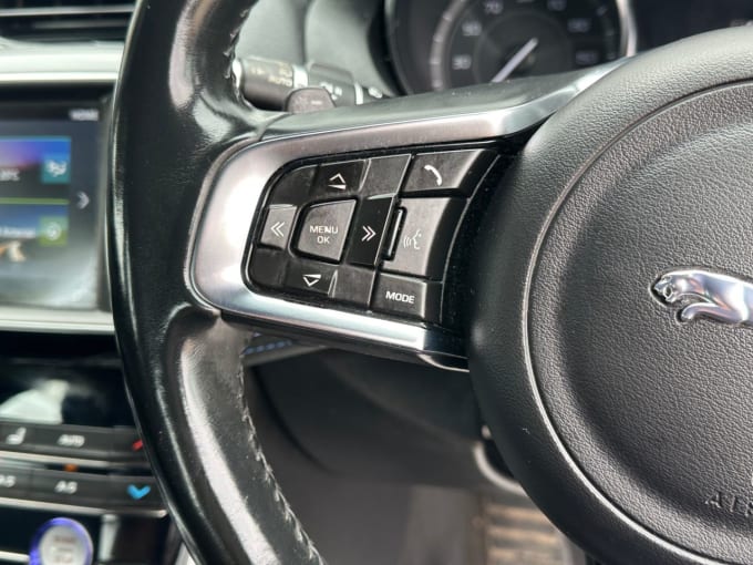 2025 Jaguar Xe