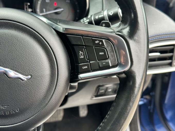 2025 Jaguar Xe