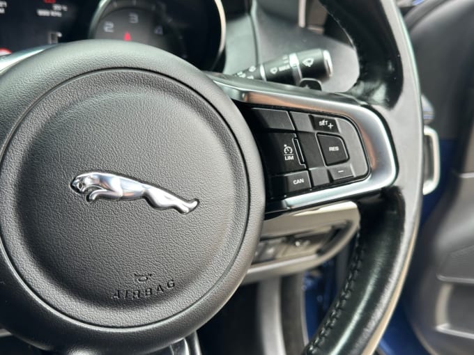 2025 Jaguar Xe