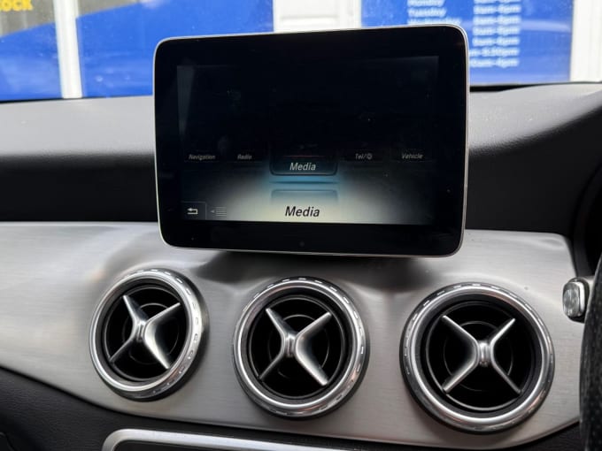 2025 Mercedes-benz 180