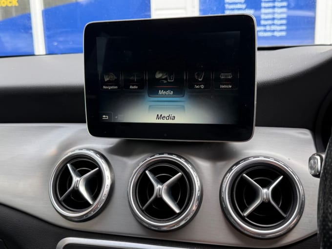 2025 Mercedes-benz 180