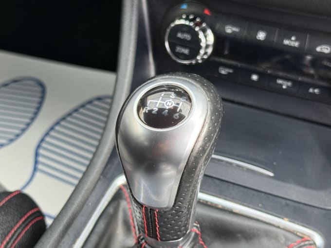 2025 Mercedes-benz 180
