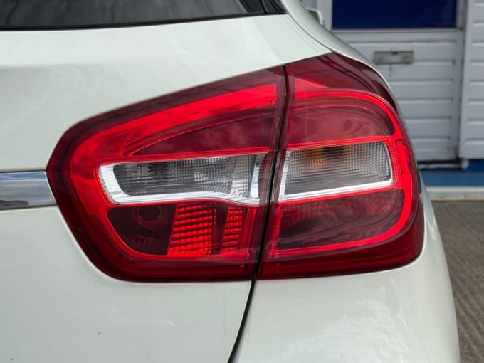 2025 Mercedes-benz 180