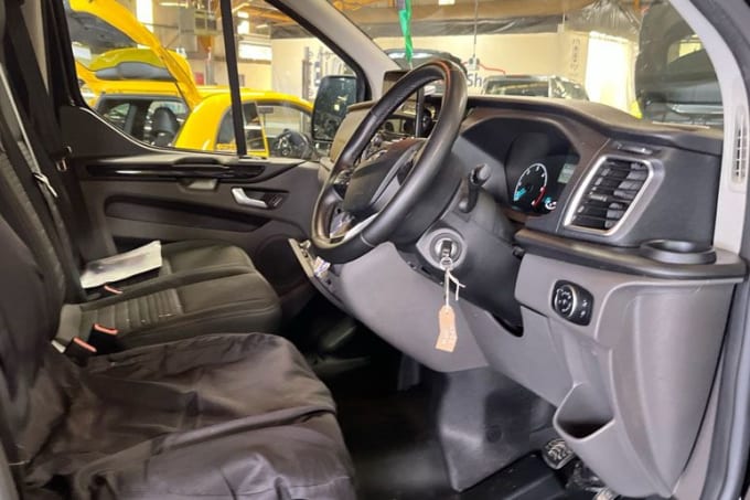2025 Ford Transit Custom