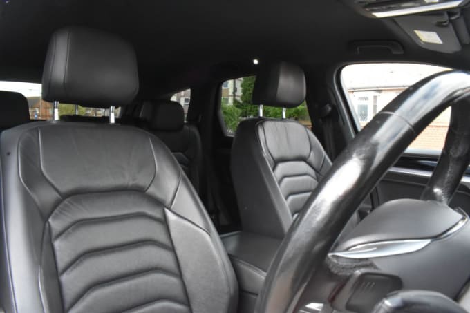 2019 Volkswagen Touareg
