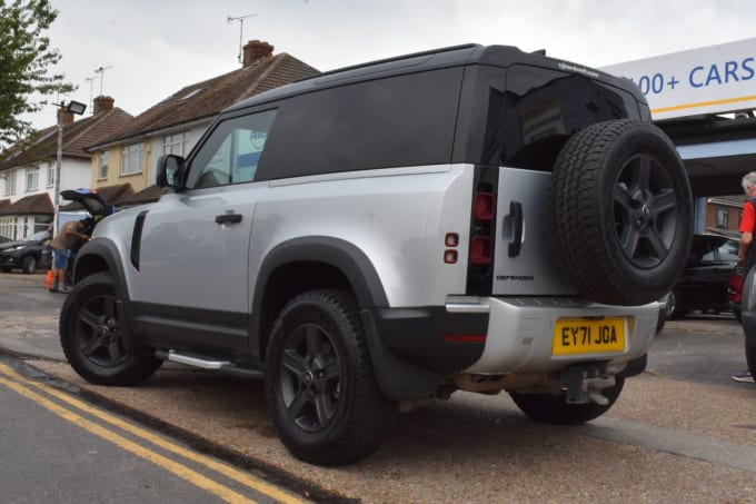 2025 Land Rover Defender 90