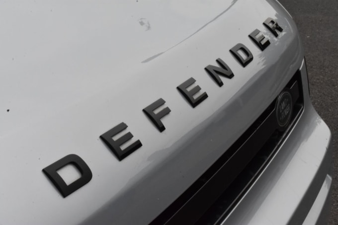 2025 Land Rover Defender 90