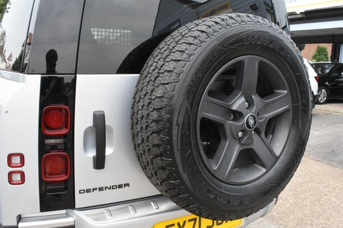 2025 Land Rover Defender 90