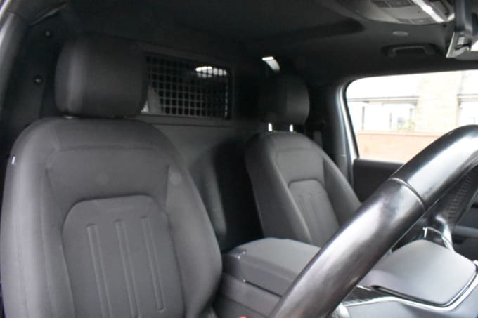 2025 Land Rover Defender 90