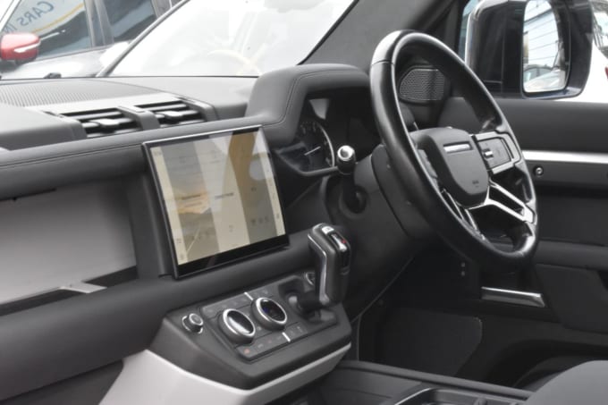 2025 Land Rover Defender 90