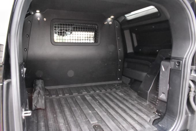 2025 Land Rover Defender 90