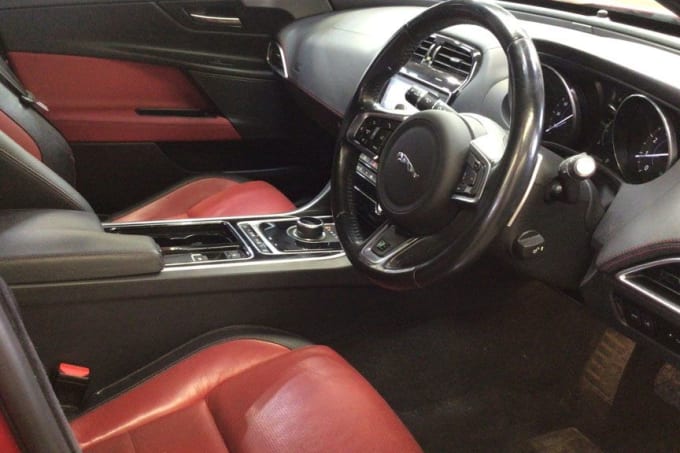 2025 Jaguar Xe