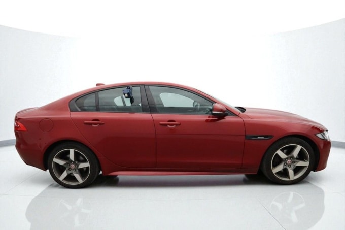 2025 Jaguar Xe