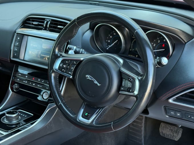 2025 Jaguar Xe