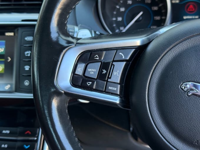 2025 Jaguar Xe