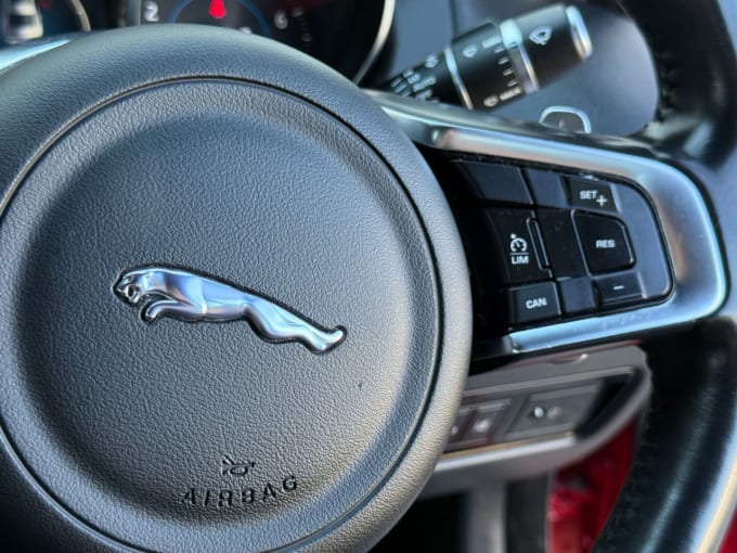 2025 Jaguar Xe