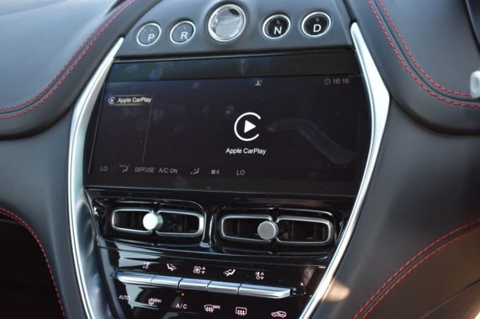 2025 Aston Martin Dbx
