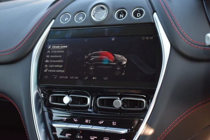 2025 Aston Martin Dbx