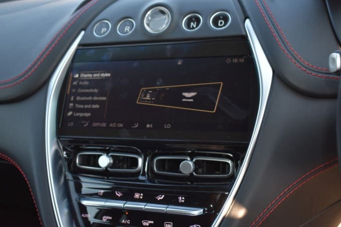 2025 Aston Martin Dbx