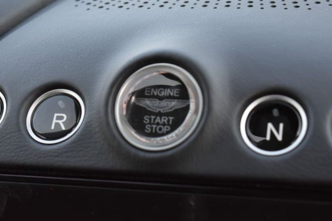 2025 Aston Martin Dbx