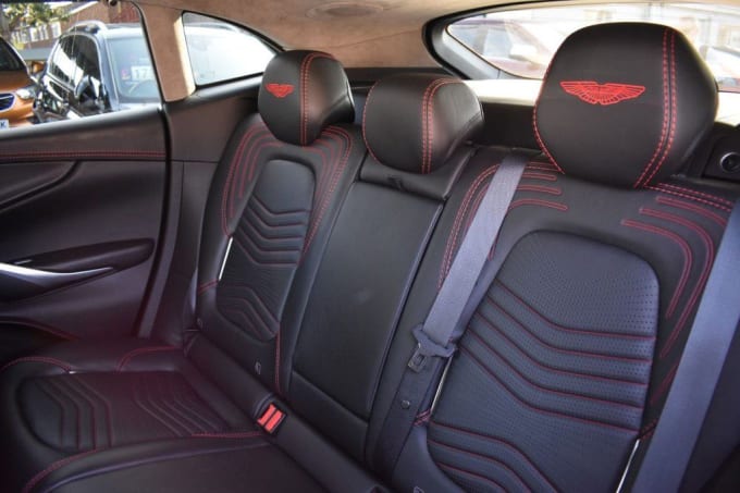 2025 Aston Martin Dbx