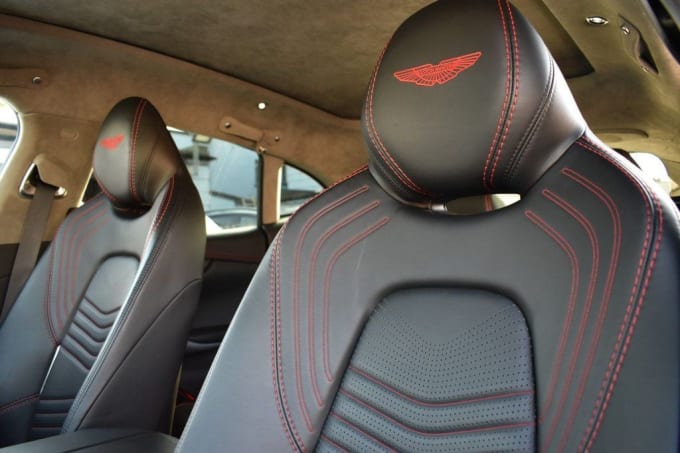 2025 Aston Martin Dbx