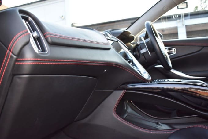 2025 Aston Martin Dbx