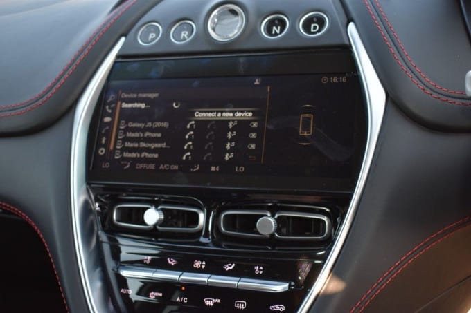 2025 Aston Martin Dbx
